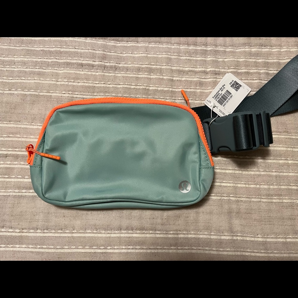 Lululemon Belt bag. NWT.